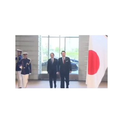 일장기는 경례하고 태극기는 경례안하면 일본놈 맞지요?
